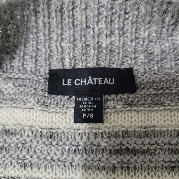 💲2️⃣ Le Chateau Gray & White Striped Crew Neck Sweater Sz Small - Picture 9 of 11